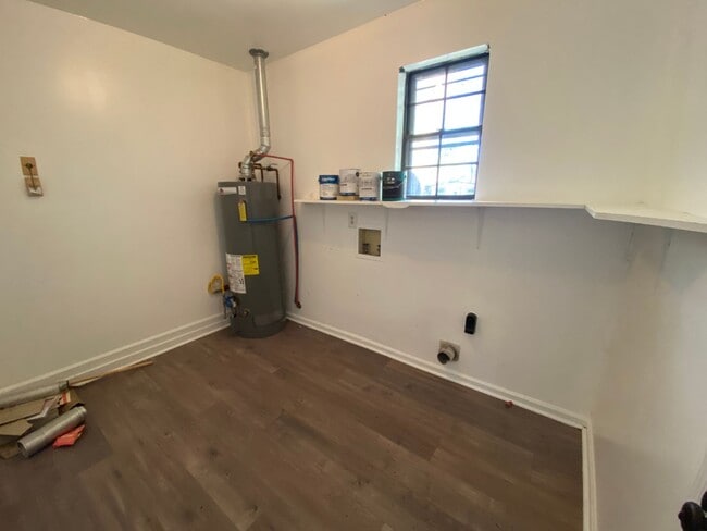 Building Photo - 4 bedroom 2 bath in Village Green