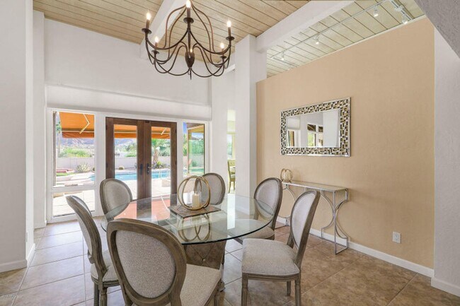 Building Photo - Beautiful 5 bed/4 bath + Den in Desirable Paradise Valley