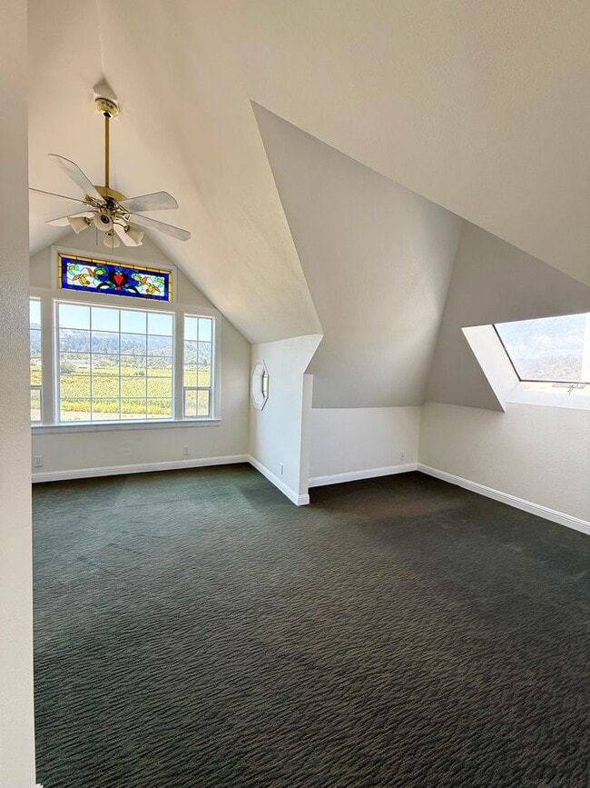 Building Photo - Pet Friendly! Walk to Downtown