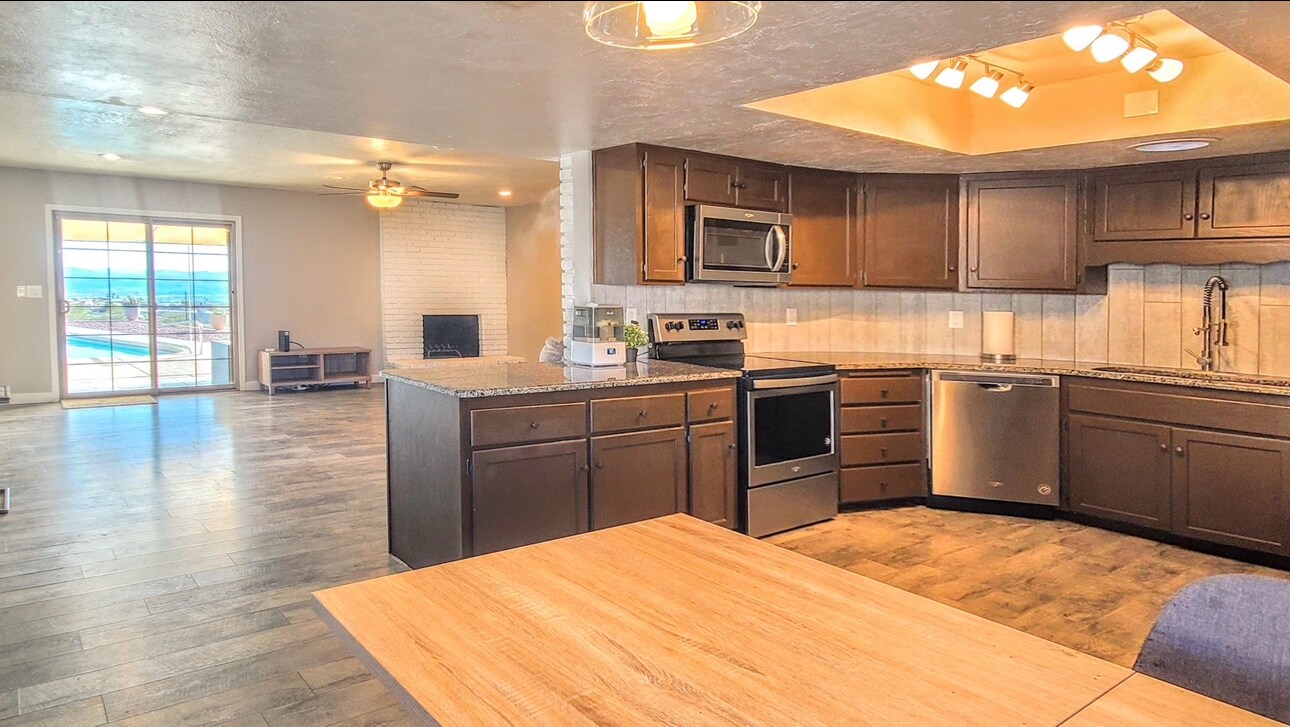 Building Photo - 3767 Kicking Horse Dr