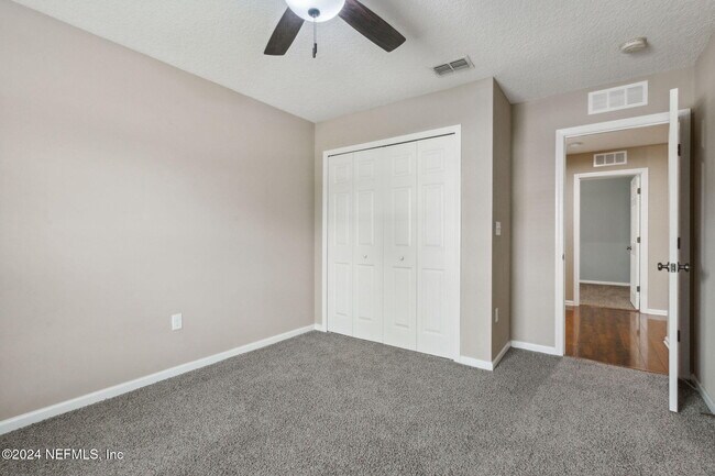 Building Photo - 4619 Pine Lake Dr