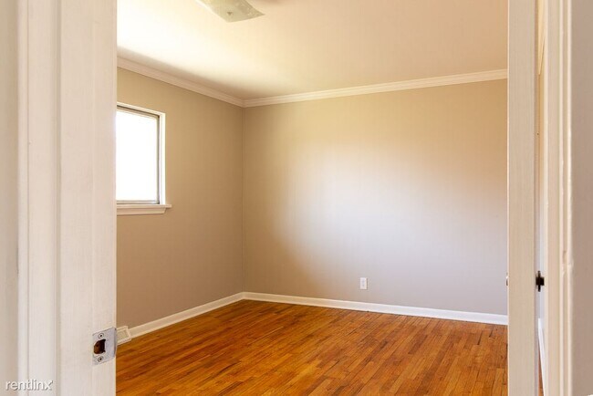 Building Photo - 2 br, 1 bath  - 1234 Holmes Rd Apt 1