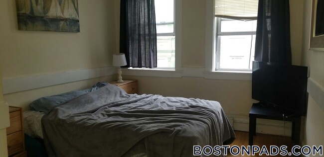 Building Photo - 161 Endicott St