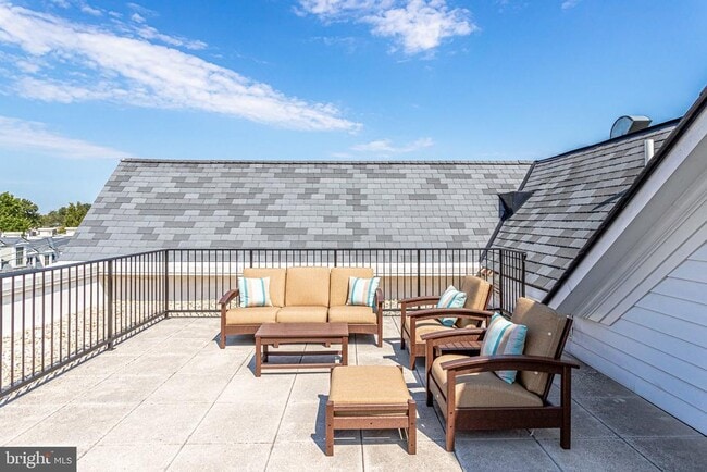 Building Photo - 910 Powhatan St