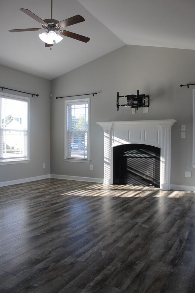 Building Photo - 228 Planters Ridge Dr