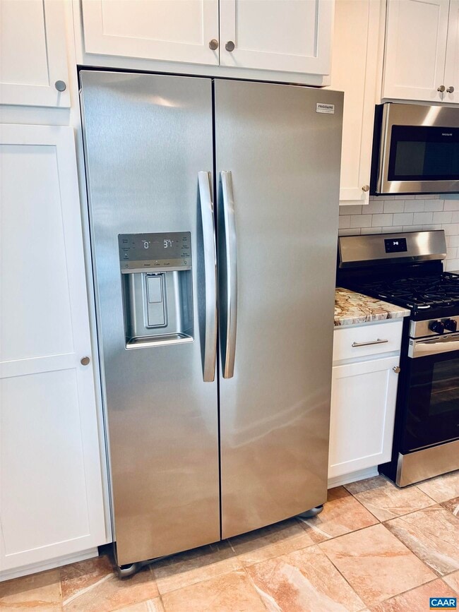 Building Photo - 210 Saponi Ln