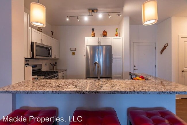 Building Photo - 2 br, 2.5 bath House - 304 West Kirkwood #308