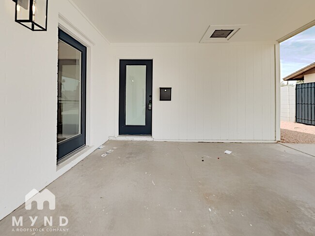 Building Photo - 2528 E Hermosa Dr