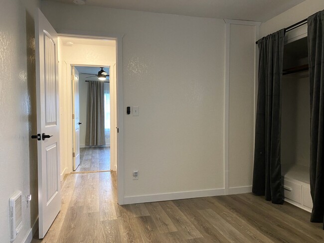 Building Photo - Remodeled Cottage