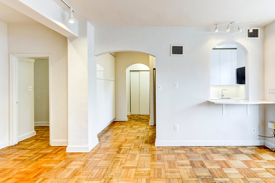 Building Photo - 2515 K St NW