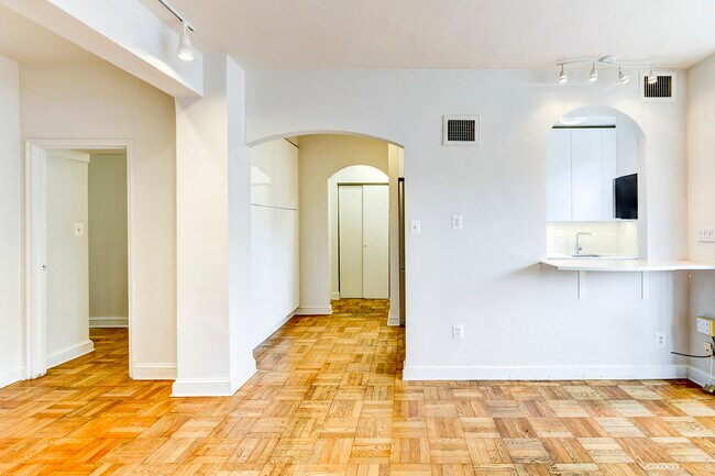 Building Photo - 2515 K St NW