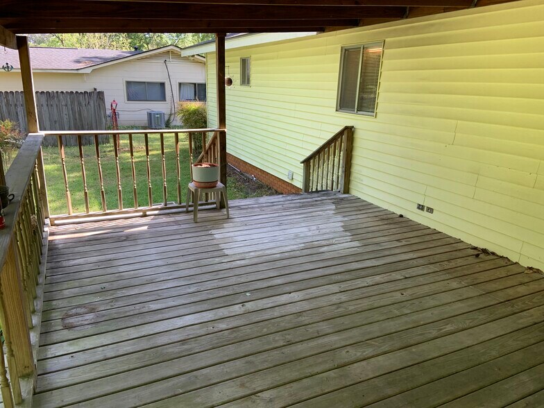Building Photo - 56 Meadowlane Dr