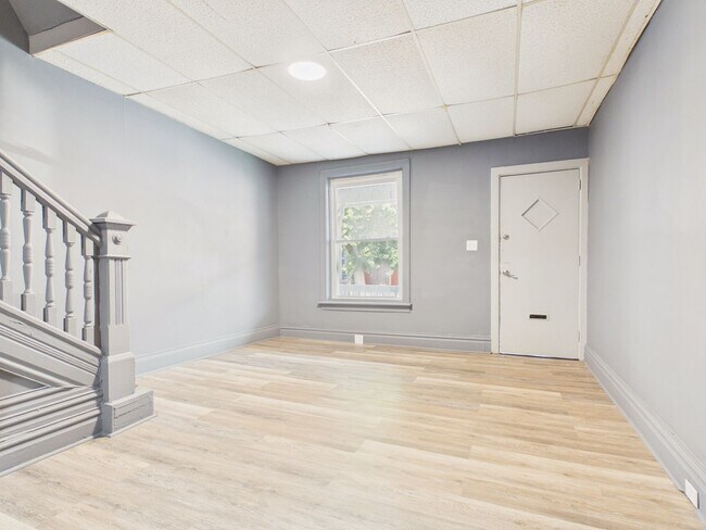 Building Photo - 1527 Naudain St