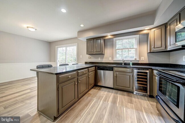 Building Photo - 5465 Cheshire Meadows Way