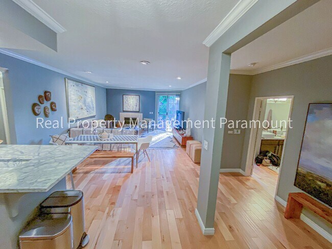 Building Photo - Don't miss out! 2 Bed 2 bath ready to go!