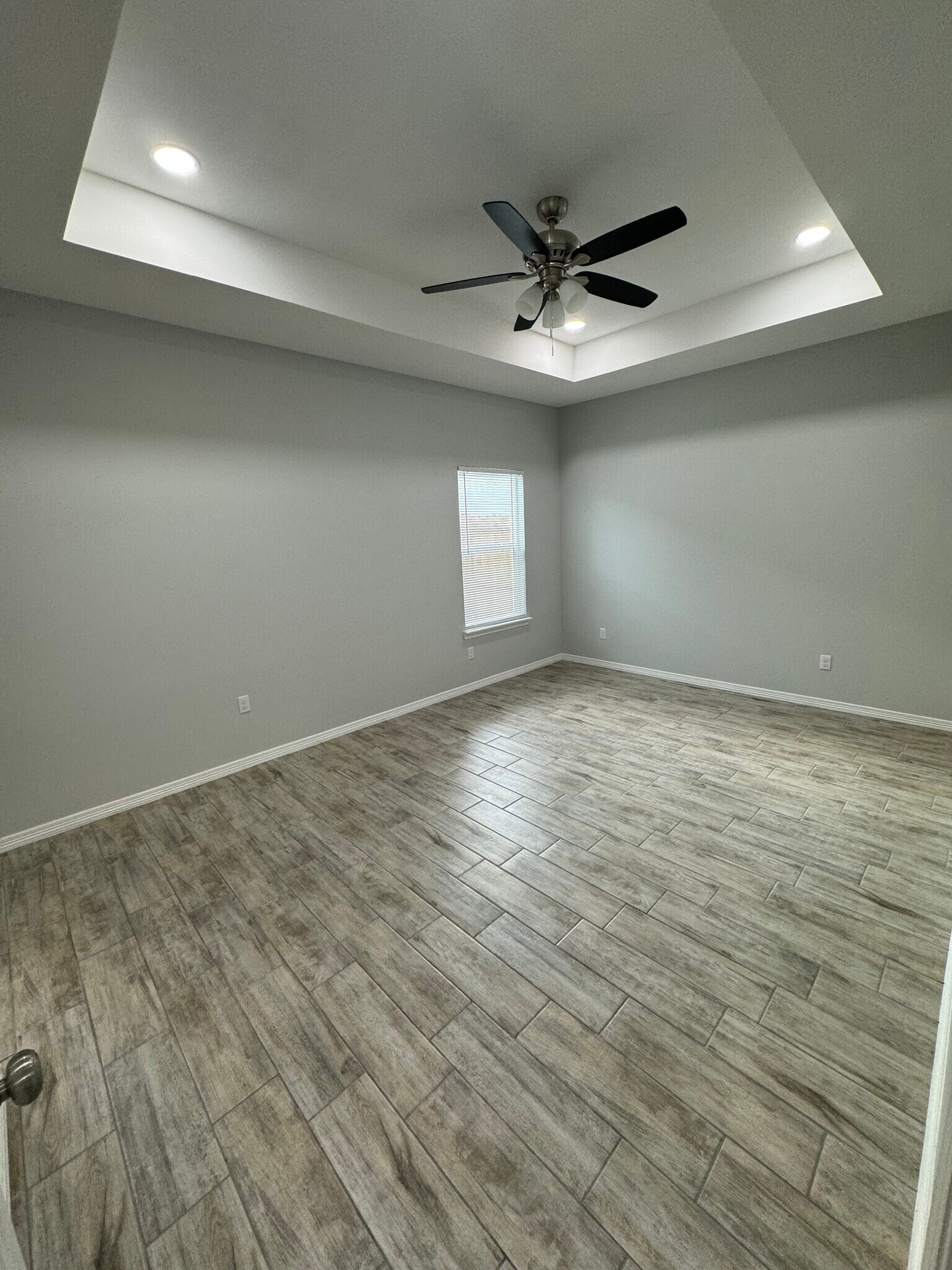 Building Photo - 1401 W Heritage Dr