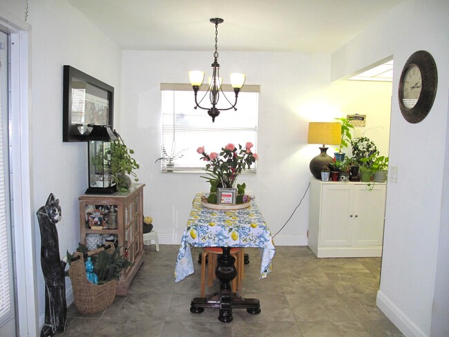 Building Photo - 376 Flanders Dr