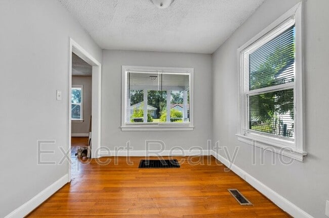 Building Photo - 1620 31st St SW