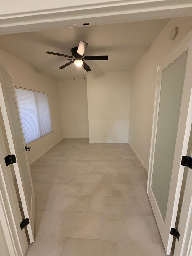 Building Photo - Beautifully Remodeled North Peoria Home 3 Bedroom 2 Bath Plus Office