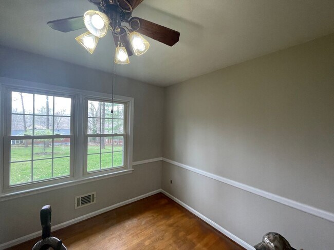 Building Photo - 3 Bedroom House on One Level