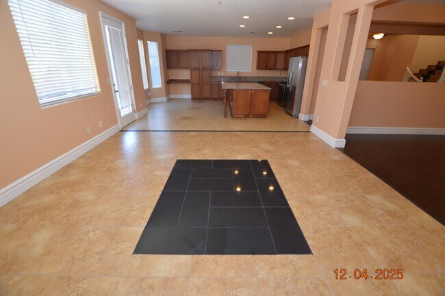 Building Photo - 638 Harvester Course Dr