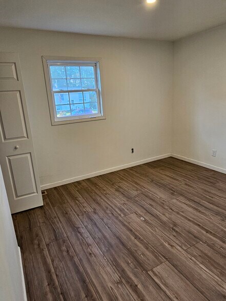 Building Photo - 471 Vincent Ave