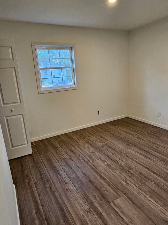 Building Photo - 471 Vincent Ave