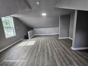 Building Photo - Fully rehabbed 2 bed 1 bath in the south side slopes!!