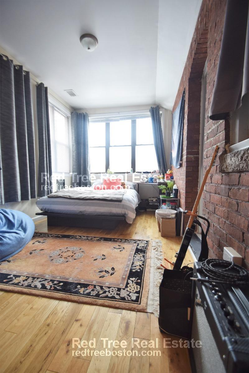 Unit 4 - 195 Winthrop Rd