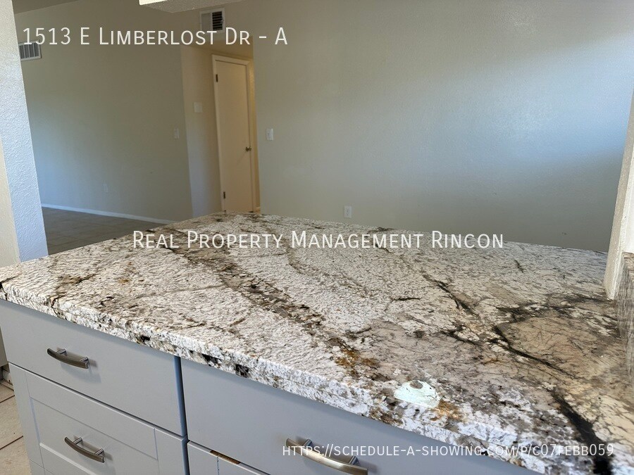 Building Photo - 1513 E Limberlost Dr