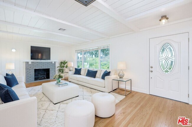Building Photo - 5353 Don Pio Dr