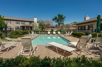 Building Photo - 6451 Oriole Dr