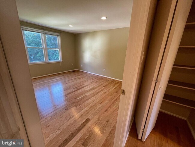 Building Photo - 5056 Kenerson Dr