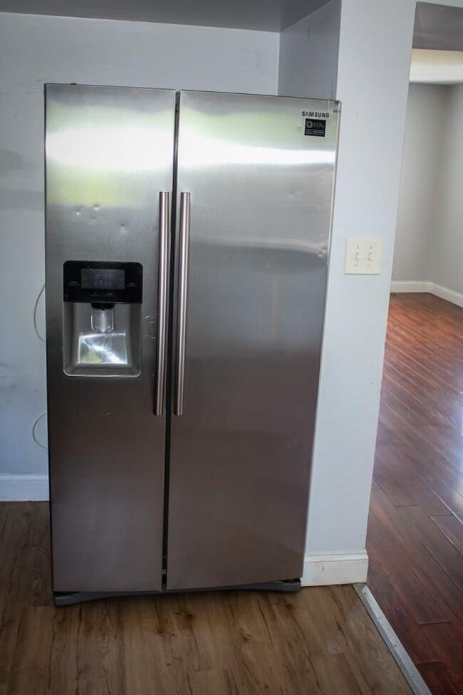 Building Photo - Stunning 3-Bedroom Home with Modern Amenities in a Prime Neighborhood!