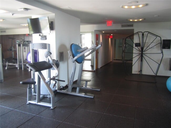 Building Photo - 325 S Biscayne Blvd