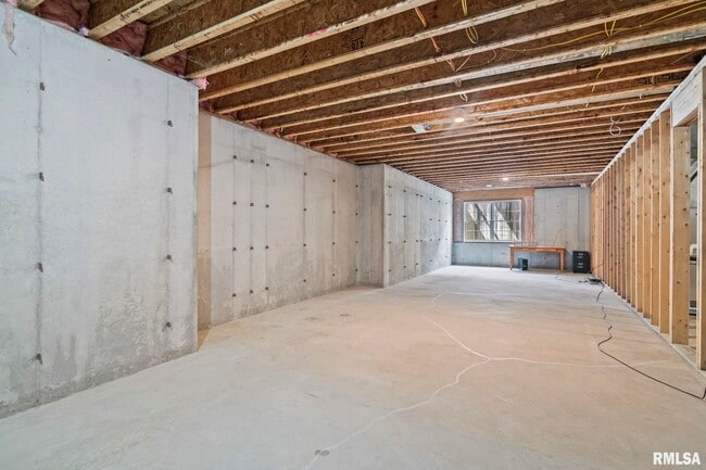 Building Photo - 2312 W Laurel St