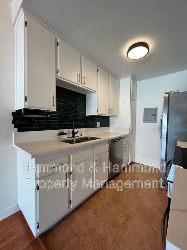 Building Photo - 5460 White Oak Ave