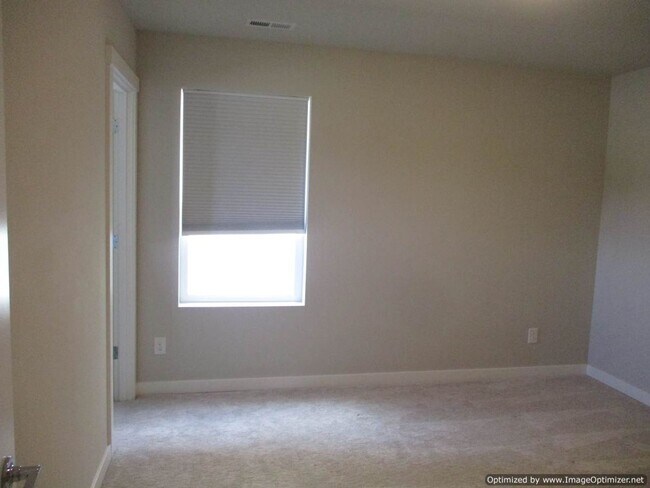 Building Photo - Spacious 4-Bedroom Home with Modern Comforts