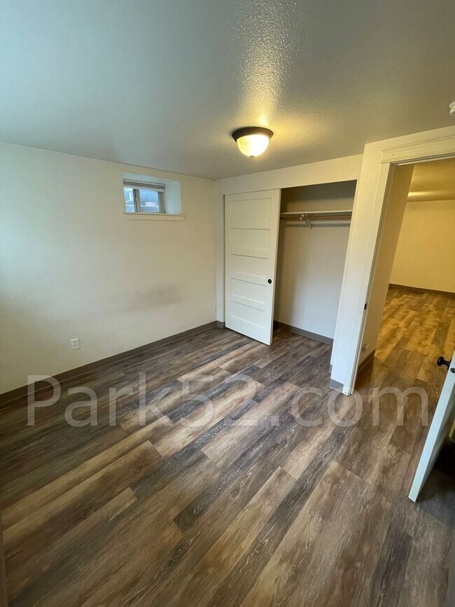 Building Photo - 401 N M St