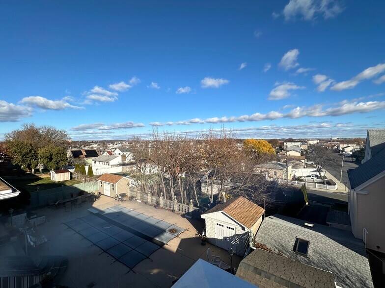 Building Photo - 48 Hauman St