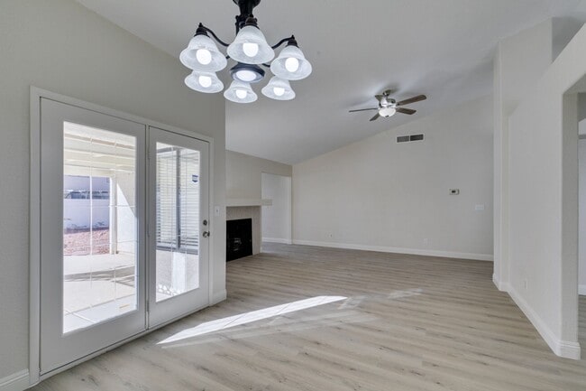 Building Photo - Lovely 1 story home near Warm Springs and Green Valley Pkwy with LARGE backyard!