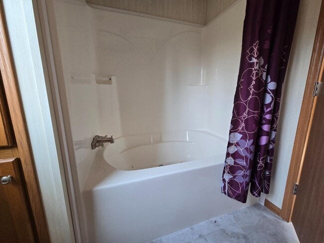 Building Photo - 620 Sinclair Ln