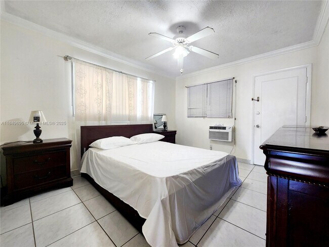 Building Photo - 920 SW 11th Ave