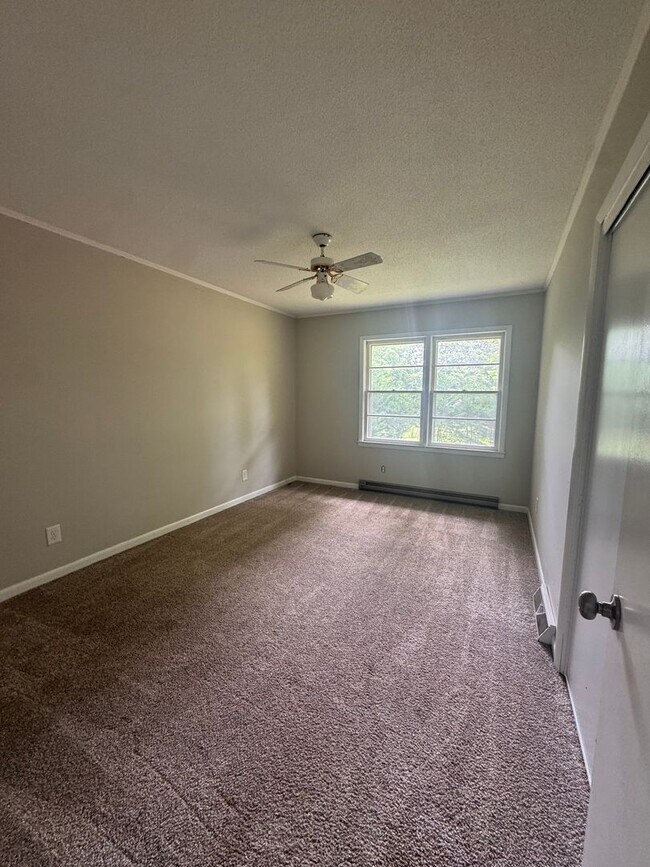 Building Photo - Spacious Brick Ranch on 3 Private Acres in Commerce