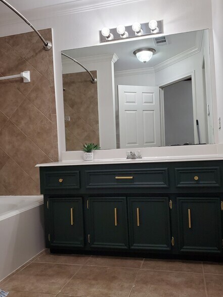 Building Photo - 6811 Independence Blvd