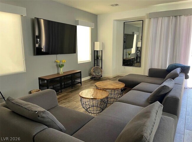 Building Photo - 5289 Coral Ribbon Ave