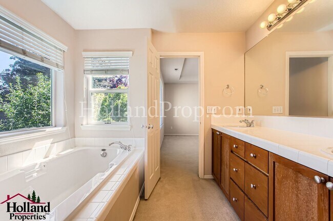 Building Photo - Spacious 4-Bedroom Home in Orenco Gardens ...