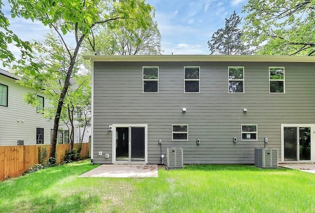 Building Photo - 2730 Catalina Ave