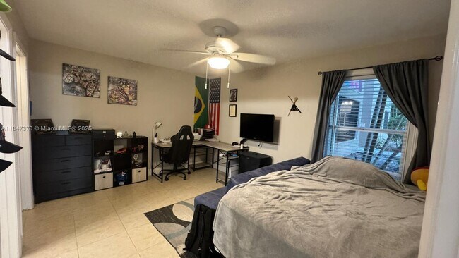 Building Photo - 1705 Palm Cove Blvd