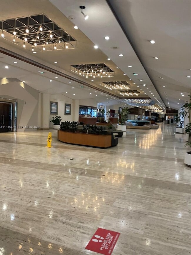 Building Photo - 801 Brickell Bay Dr